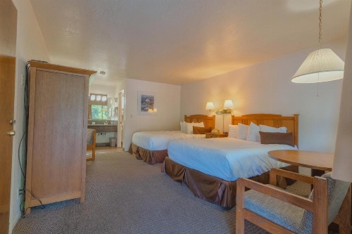 Mariposa Lodge image 16
