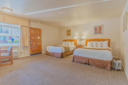Mariposa Lodge image 19