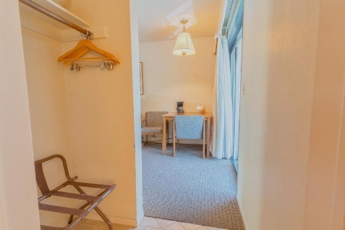 Mariposa Lodge image 32