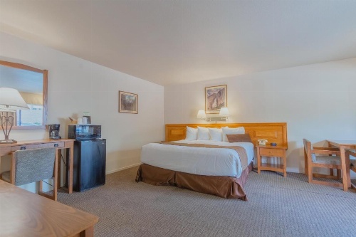 Mariposa Lodge image 33