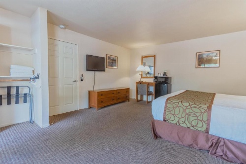 Mariposa Lodge image 36