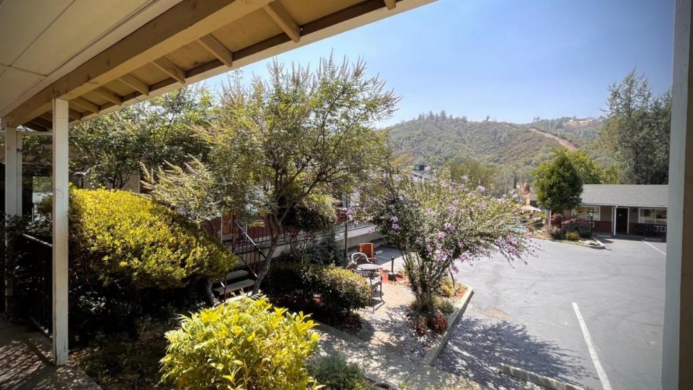 Mariposa Lodge Image 7